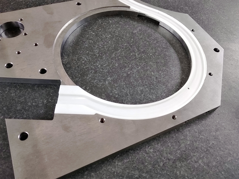 得人(ren)精工为电子行业提(ti)供吸嘴、刮刀、测试平台、分选盘(pan)等