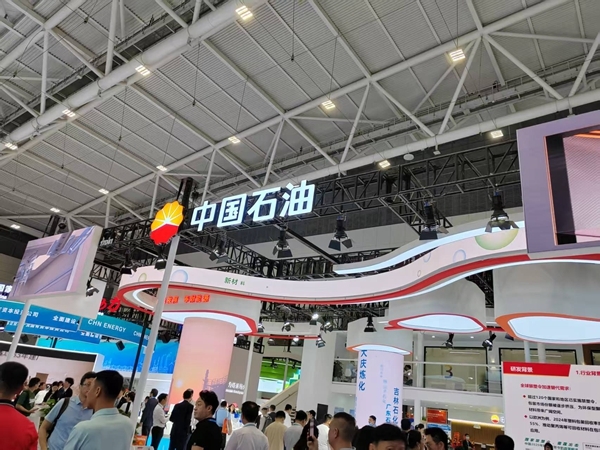 2025橡塑展买(mai)家(jia)和(he)卖家全(quan)球涌动得人精工展会拜访老客户