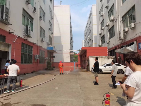 2022得人精工联合园区消防演习，在安全中生产，在(zai)快乐工(gong)作中(zhong)分享