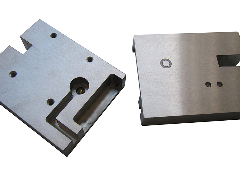 得人电极板、激光设备零件，陶瓷(ci)压轮、深圳分切刀(dao)、定制极耳切(qie)刀、不锈钢包胶滚筒等核(he)心精密配件