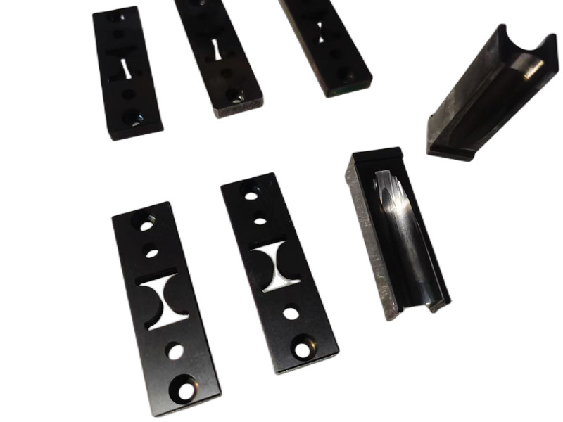 得人极耳切刀、卷针、陶瓷压轮、分切刀、不锈钢包胶滚筒等核心精密配件