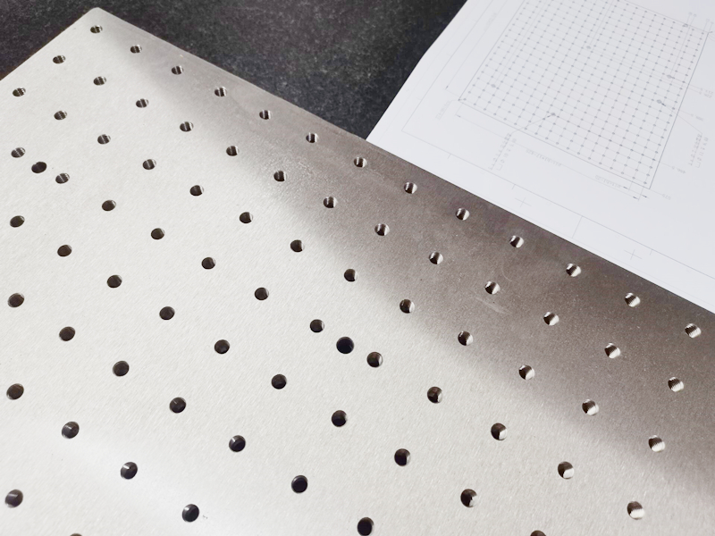 得人电极板、激(ji)光设备(bei)零件，陶瓷压轮、深圳分(fen)切刀、定(ding)制极耳切刀、不锈(xiu)钢包胶滚(gun)筒等核心精密配件